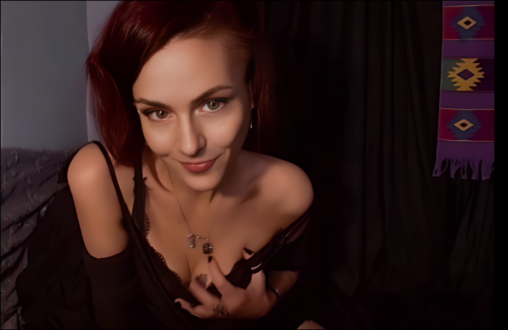 Femdom camgirl Quinn69 in black lace lingerie